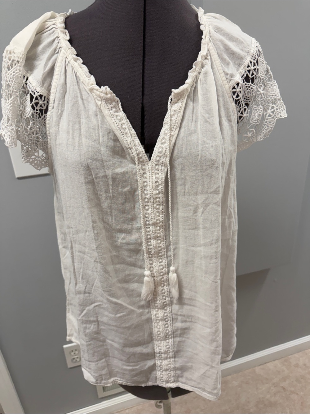 Old Navy Cream Lace-Trim Peasant Tunic